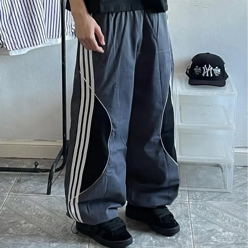 High-End Men's Casual Trousers Made of Nylon Stitching Craftsmanship and a Loose Fit